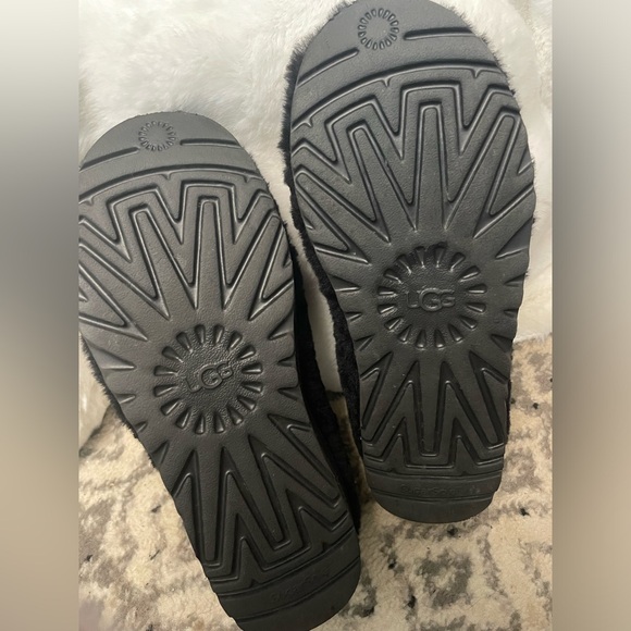 Ugg house slipper - Picture 3 of 3